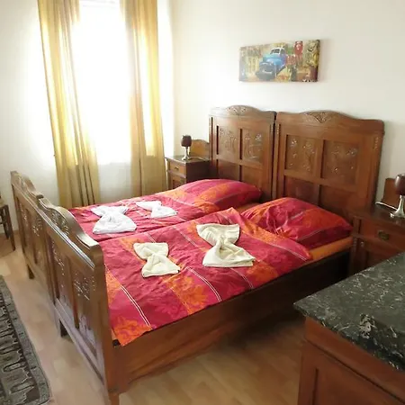 Haus Merlin بيت ضيافة سولينجين