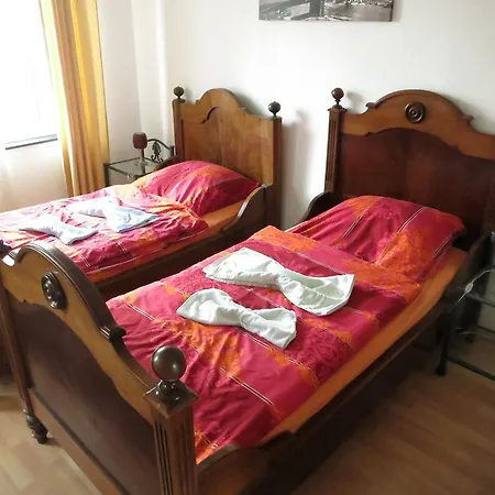 Haus Merlin بيت ضيافة سولينجين