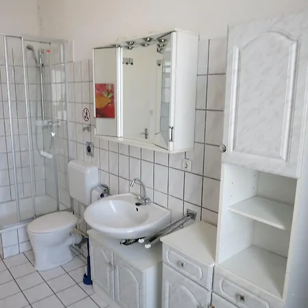 Haus Merlin بيت ضيافة سولينجين